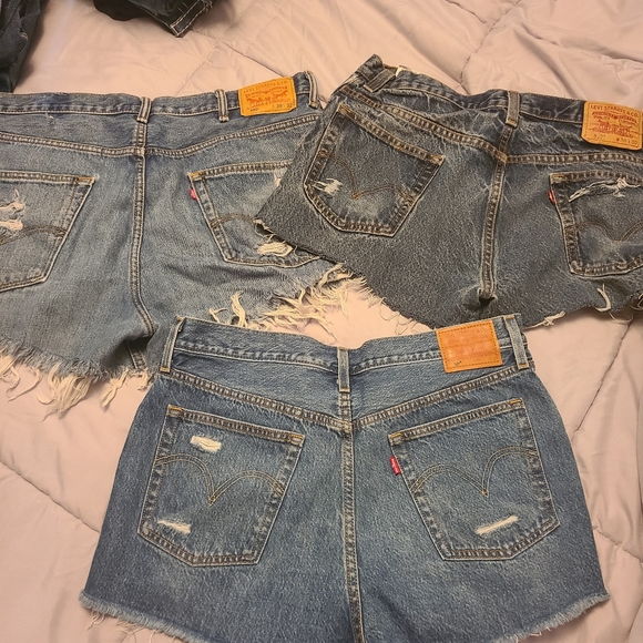 Tons of jeans! - Picture 7 of 11